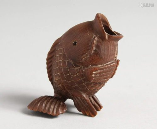 A JAPANESE CARVED WOOD FISH, signed 3 ins long