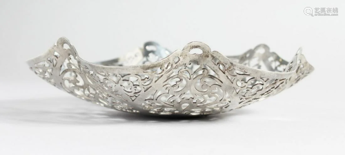 A SILVER WOVEN AND PIERCED DISH London 1902.