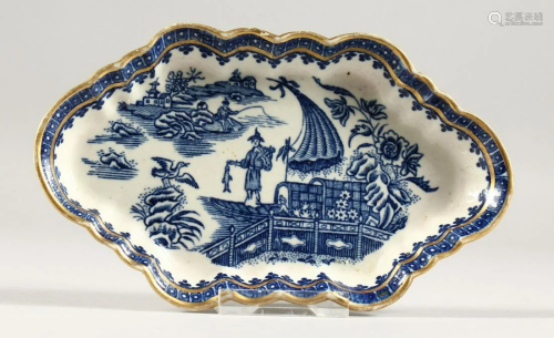 A CAUGHLEY BLUE AND WHITE SHAPED OVAL WILLOW PATTERN