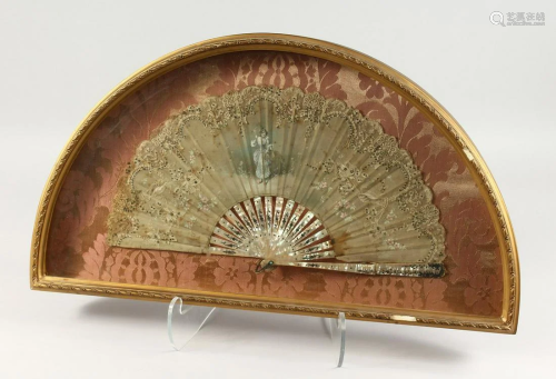 AN 18TH CENTURY FRENCH MOTHER-OF-PEARL AND LACE FAN in