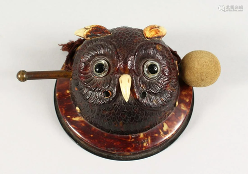 AN UNUSUAL OWL GONG 5 ins. diameter