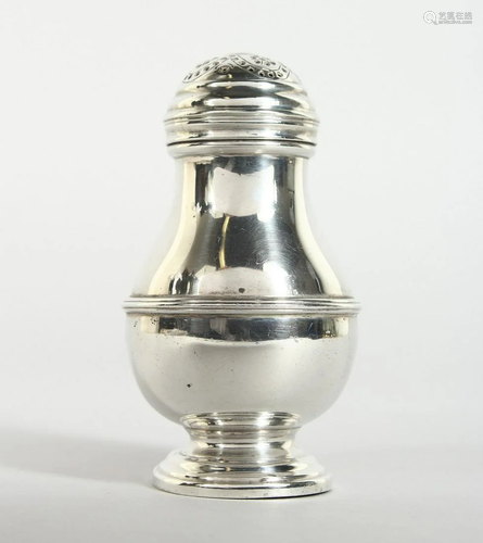 A SMALL GEORGE III SILVER PEPPERETTE,3.5 inches high,