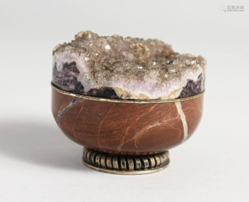 A SMALL SILVER MOUNTED AMETHYST AND MARBLE CIRCULAR