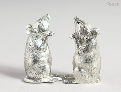 A PAIR OF 925 MICE SALT AND PEPPERS