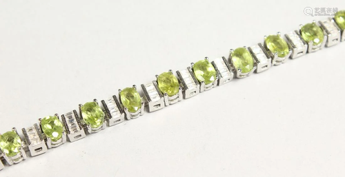 A PERIDOT SET SILVER LINE BRACELET