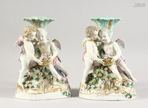 A PAIR OF 19TH CENTURY MEISSEN STYLE PORCELAIN
