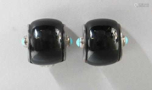 A PAIR OF SILVER, BLACK STONE AND TURQUOISE EAR CLIPS.
