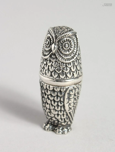 A SILVER OWL THIMBLE CASE