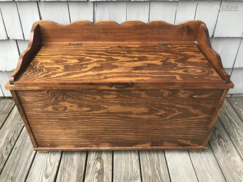 Early American Style Carved Gallery Storage Bench
