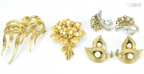 Group Vintage Costume Jewelry Earrings & Brooches