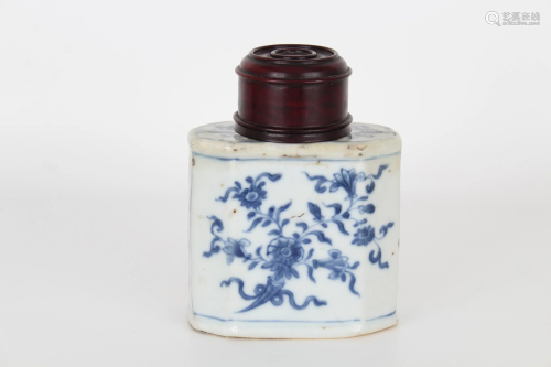 Ming, Chinese Blue and White Porcelain Tea Caddy