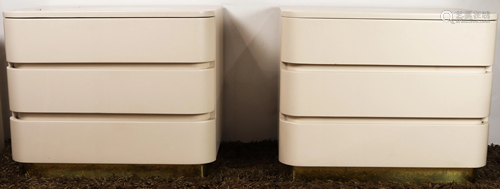 A pair of Contemporary white chests