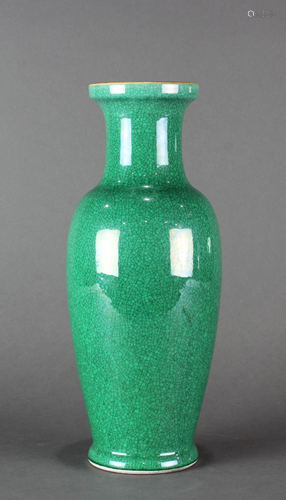 Chinese apple green crackle glazed vase