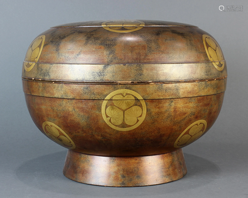 Japanese gilt lacquered circular covered box