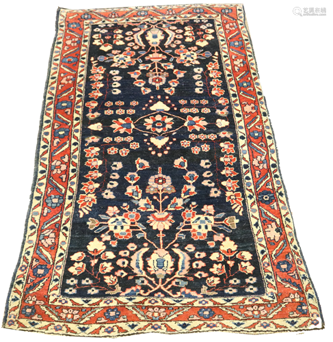 A Persian Sarouk carpet, 4'11