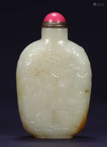 HETIAN JADE CARVED SNUFF BOTTLE