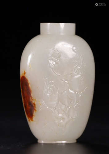 HETIAN JADE CARVED SNUFF BOTTLE