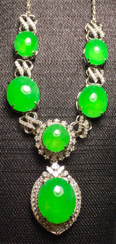 ICY GREEN JADEITE NECKLACE