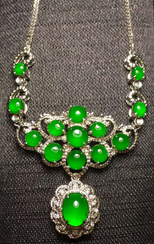 ICY GREEN JADEITE NECKLACE