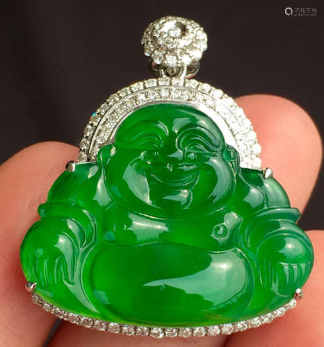 ICY GREEN JADEITE BUDDHA PATTERN PENDANT