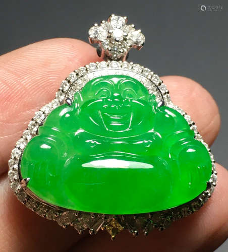 ICY GREEN JADEITE BUDDHA PATTERN PENDANT