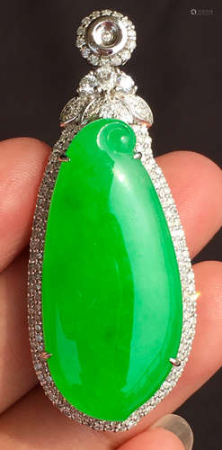 ICY GREEN JADEITE MELON SHAPE PENDANT