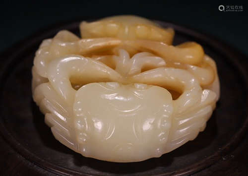 HETIAN JADE CARVED CRAB SHAPE PENDANT