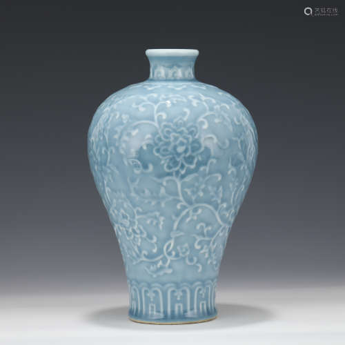 A CHINESE SKY BLUE GLAZED GLAZED FLOWER PATTERN PORCELAIN VA...