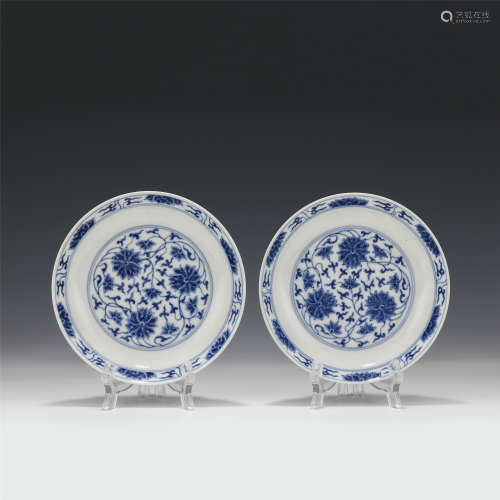 A PAIR OF CHINESE BLUE&WHITE FLOWER PATTERN PORCELAIN VIEWS ...