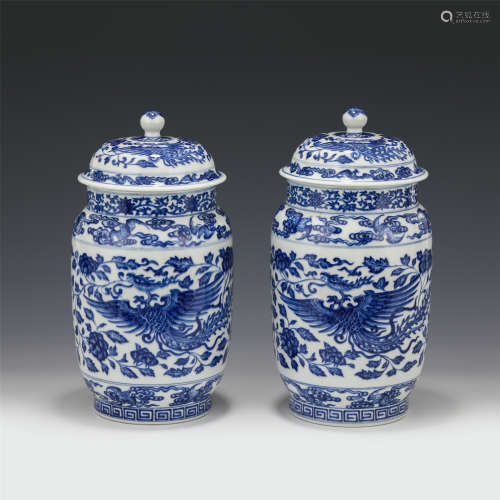 A PAIR OF CHINESE BLUE&WHITE PORCELAIN VASES AND COVER/QING ...