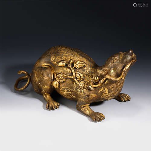 A CHINESE GILT BRONZE OF MOUSE SHAPED DECORATION/QING DYNAST...