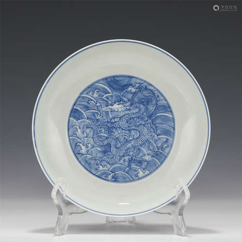 A CHINESE BLUE&WHITE PORCELAIN DRAGON PATTERN VIEWS PLATE/QI...