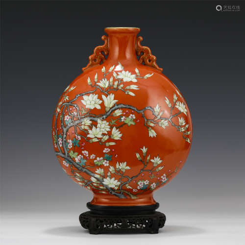 A CHINESE FAMILLE ROSE FLOWERS MOON FLASK VASE/QING DYNASTY