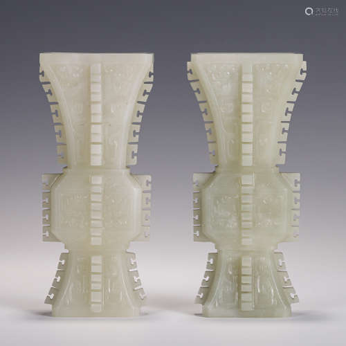 A PAIR OF CHINESE CARVED HETIAN JADE SQUARE FLOWER VASES/QIN...