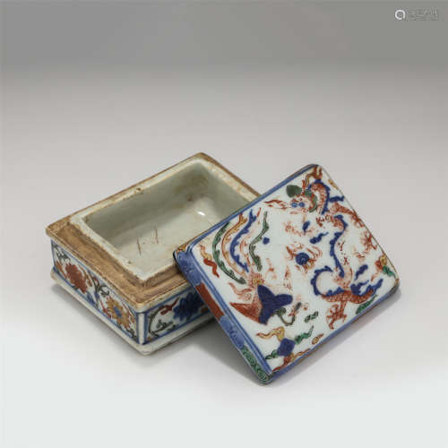 A CHINESE WUCAI PORCELAIN SQUARE BOX AND COVER WITH DRAGON P...