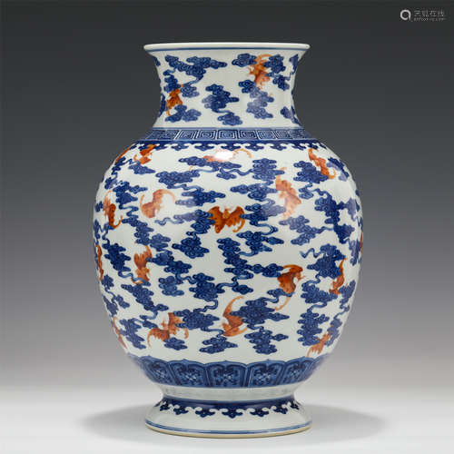 A CHINESE BLUE&WHITE COPPER RED PORCELAIN VASE WITH BAT&CLOU...