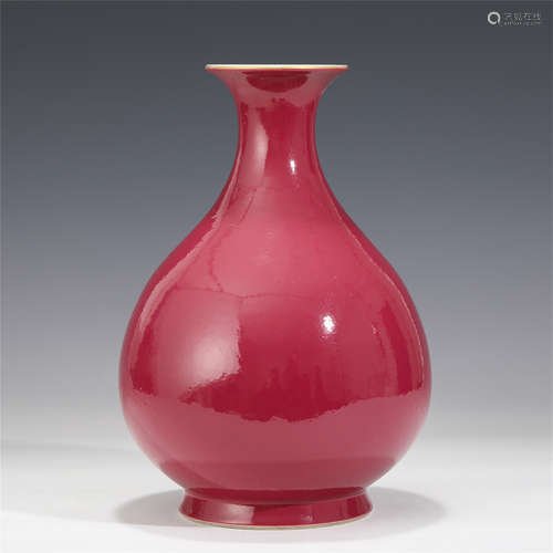 A CHINESE PINK GLAZED PORCELAIN VASE/QING DYNASTY