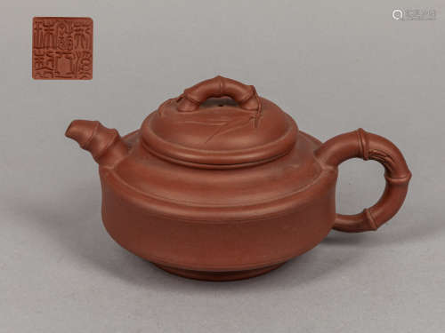 Chinese yixing zisha tea pot
