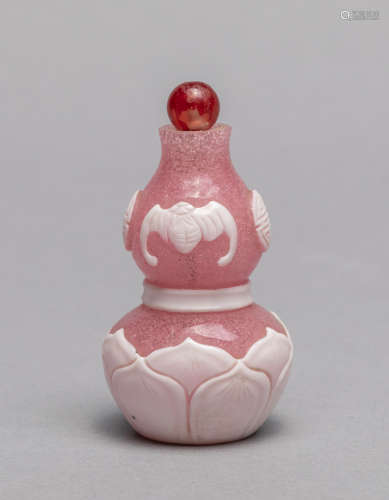 Chinese Overlay Glass Snuff Bottle