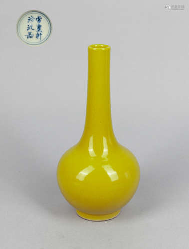 Chinese Yellow Glazed Porcelain Cabinet Vase