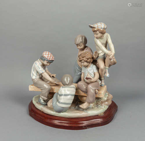 Collectible Lladro Type Porcelain Table Sculpture