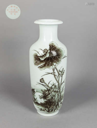 Chinese Export Famille Rose Porcelain Vase