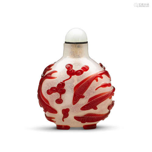 A red overlay snowflake glass snuff bottle 1780-1850