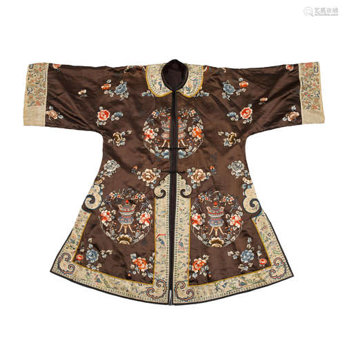 A Lady's Embroidered brown silk robe Late Qing/Republic peri...