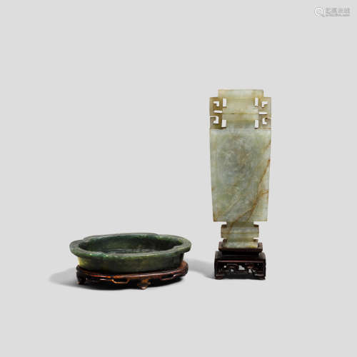 Two jade carvings Late 19th/early 20th century