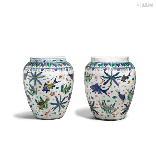 A pair of enameled porcelain jars decorated with fish Jiajin...