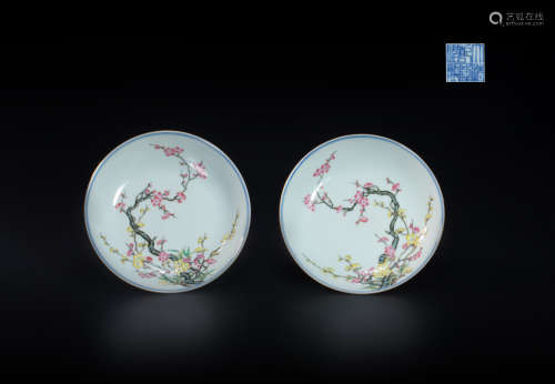 A pair of famille rose plates from Qing