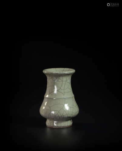 Guan Ware vase from Qing