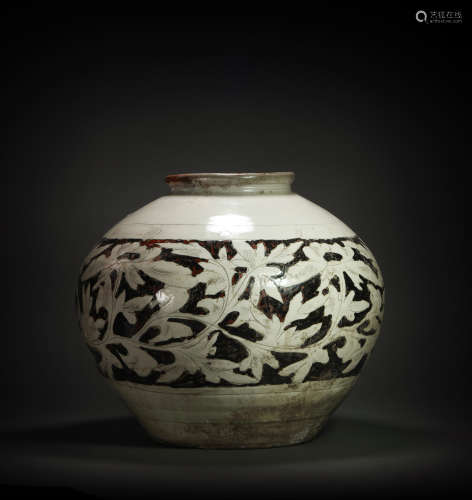 Cizhou Kiln jar  With carved flo Wers from Liao