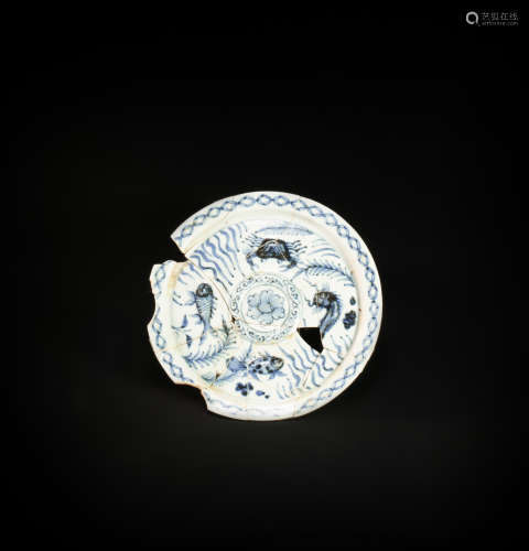 Blue and  White plate  With fish pattern painting from Yuan